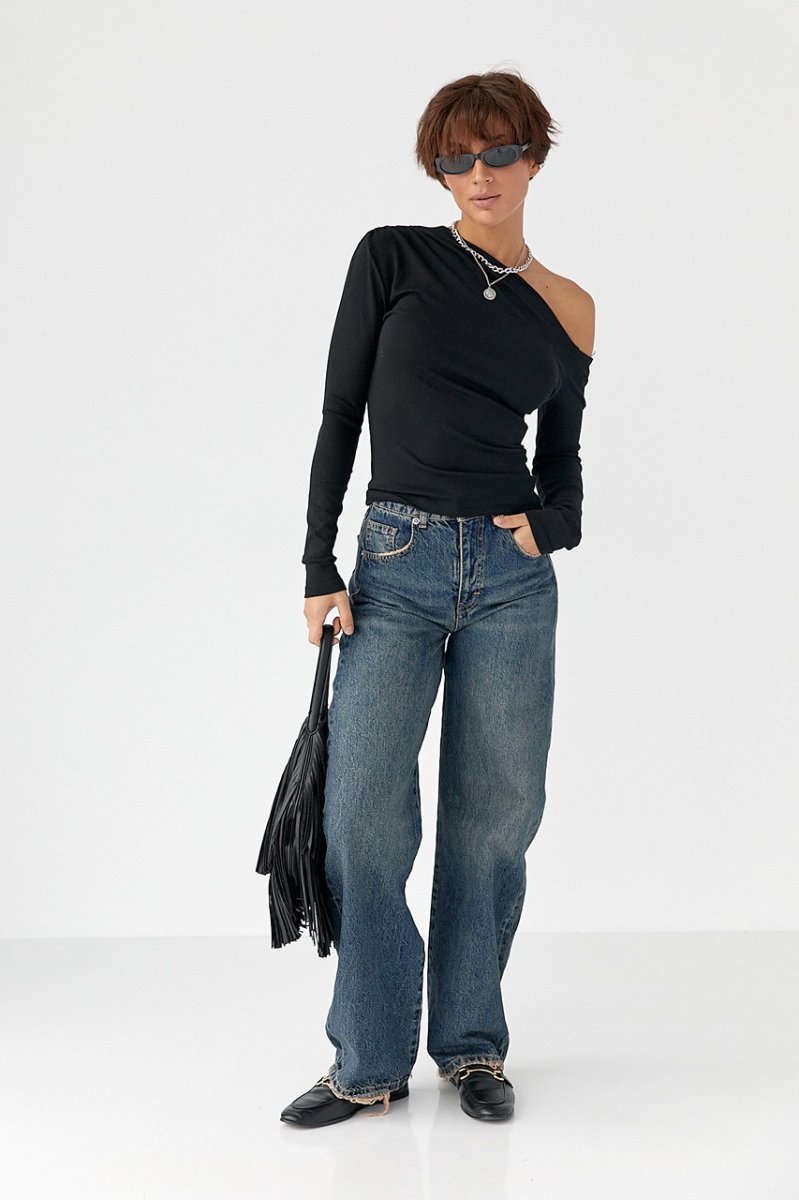 Обтягуючий лонгслів з відкритим плечем 161301 чорний