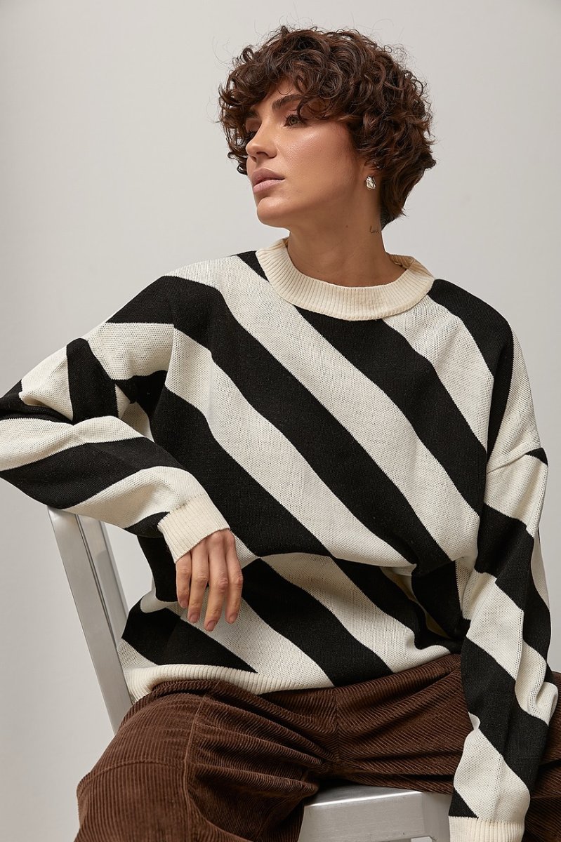 В'язана трикотажна кофта в діагональну смужку 20380