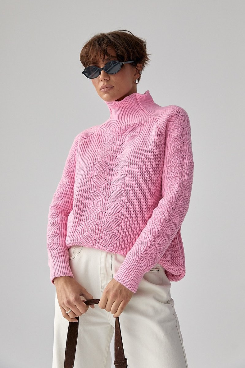 Жіночий в'язаний светр з кісками 260525 рожевий