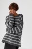 Тепла в'язана кофта oversize в смужку 50900 сірий