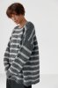 Тепла в'язана кофта oversize в смужку 50900 сірий