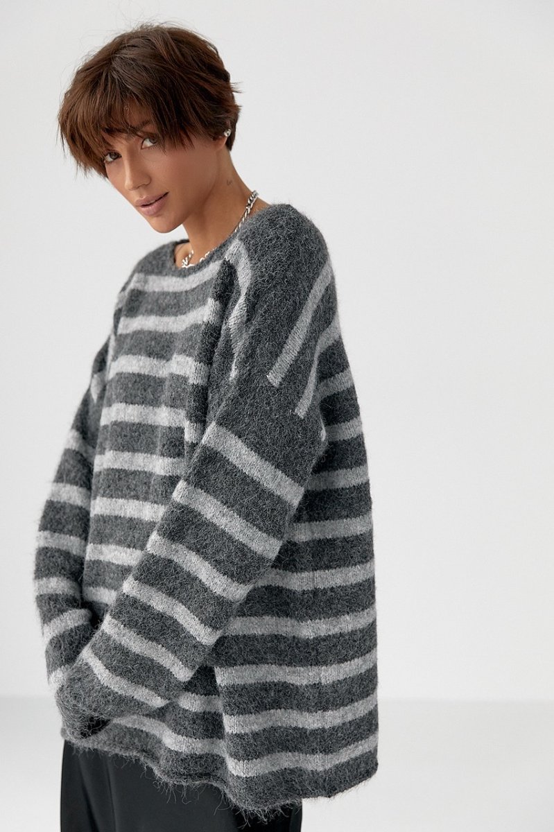 Тепла в'язана кофта oversize в смужку 50900 сірий