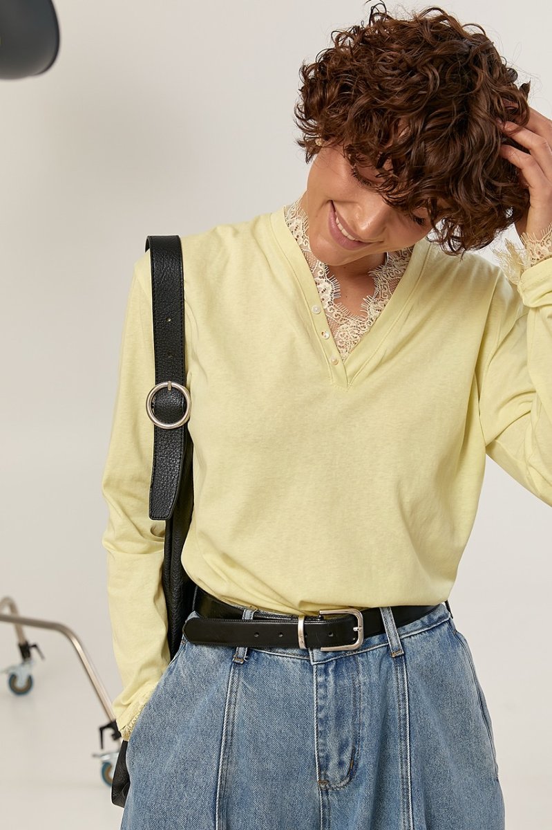 Вільний лонгслів з мереживом 6825 лимонний