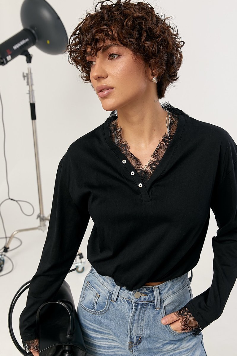 Вільний лонгслів з мереживом 6825 чорний