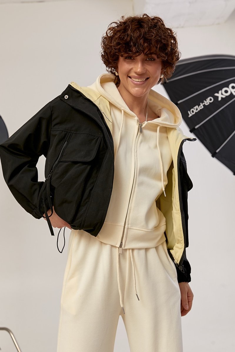 Жіноча ветровка з кольоровою підкладкою 7805 чорний