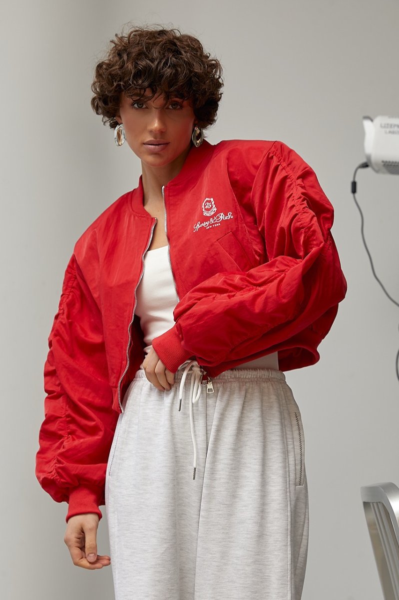 Жіноча вітровка-бомбер з об'ємними рукавами 9075 червоний